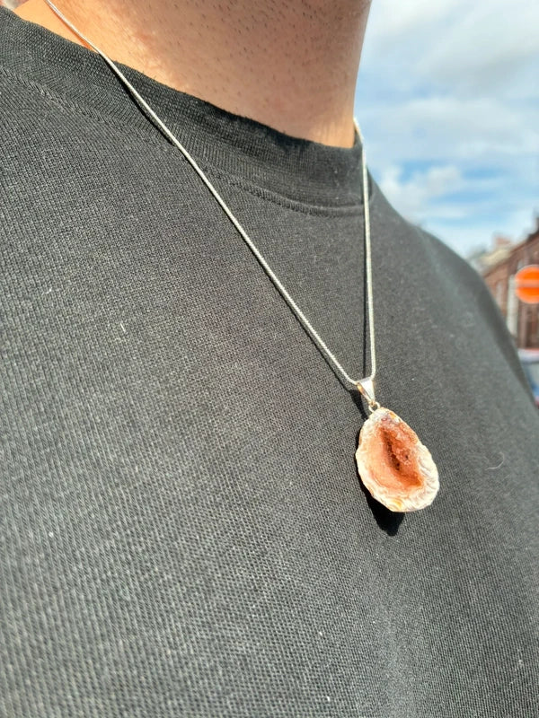 Collier en Géodino d’Agate – Finition argentée