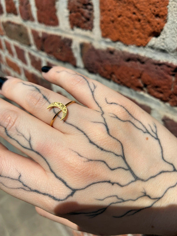 🌙 Bague fine dorée avec lune gravée – style hippie-chic&nbsp;✨