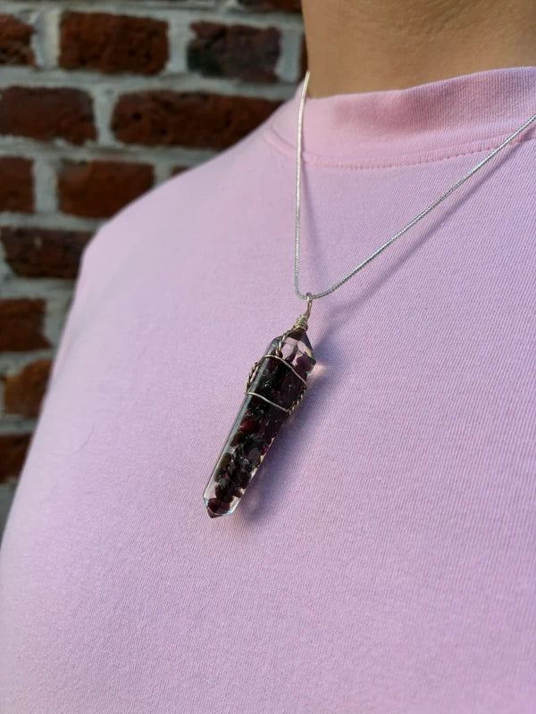 Collier en Grenat – Vitalité Ancrage