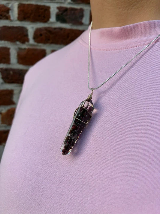 Collier en Grenat – Vitalité Ancrage