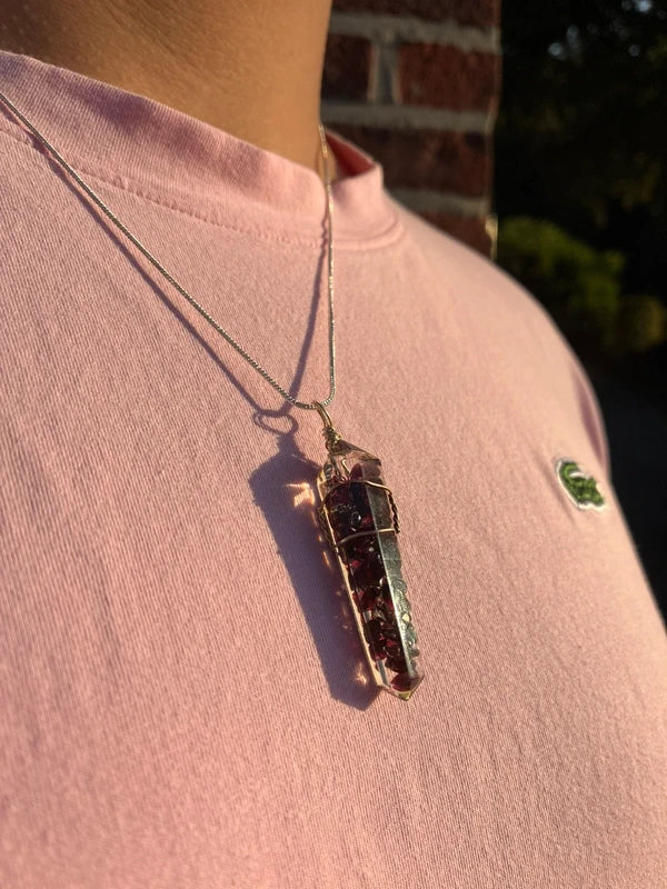 Collier en Grenat – Vitalité Ancrage