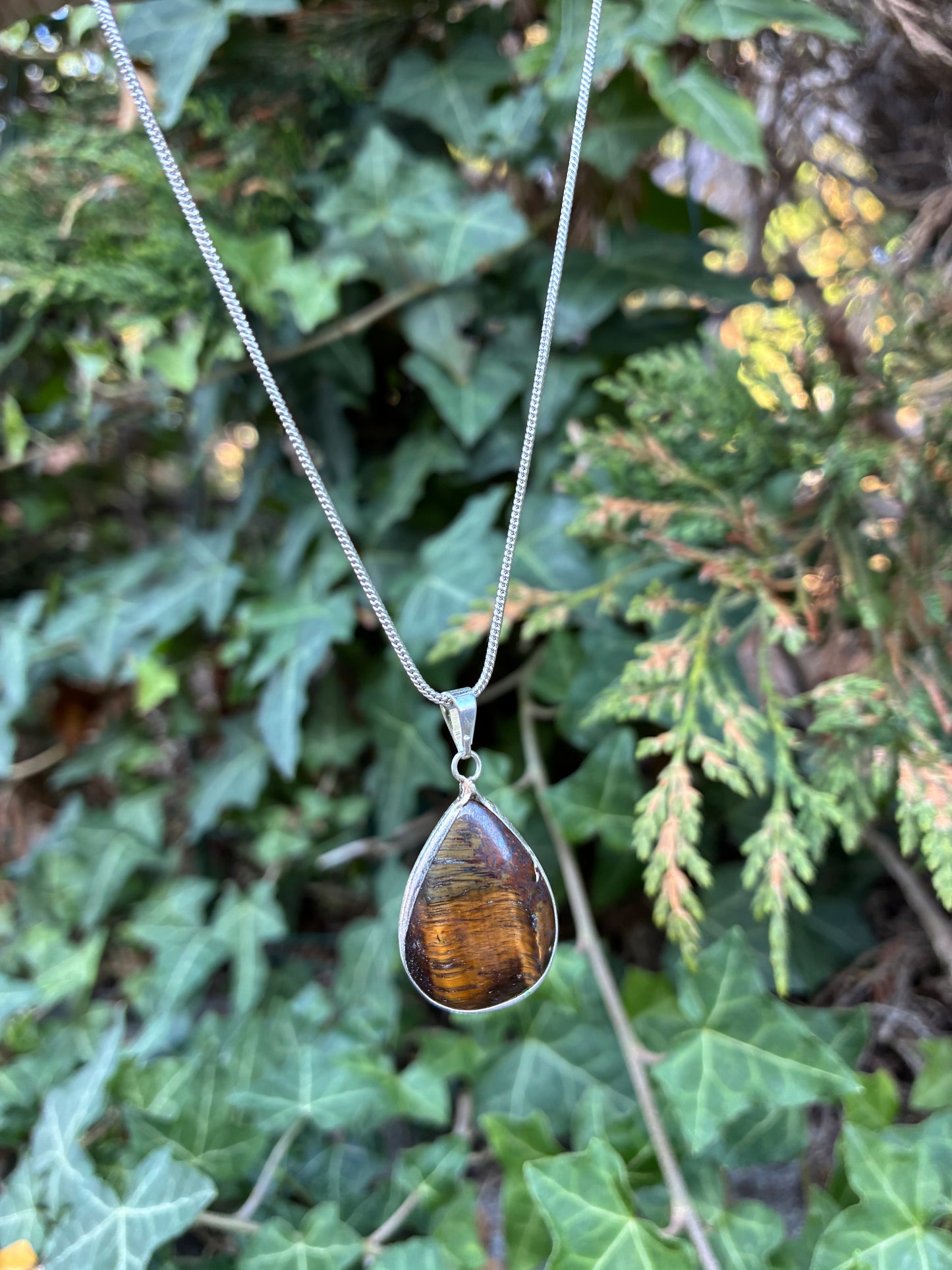 🟤 Pendentif Goutte en Œil de Tigre – Collier simple inclus